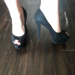 Arezzo black nobuk pump 9
